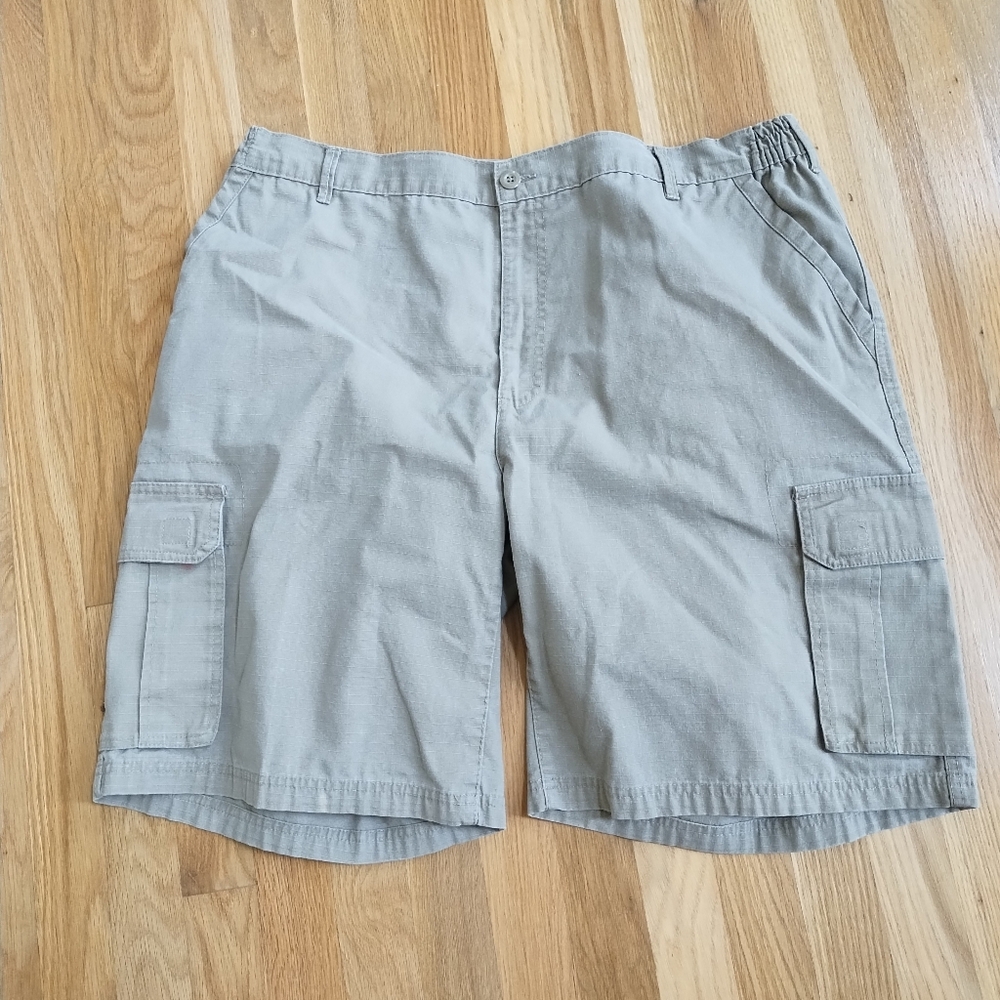 Stone Creek Men's Olive Green Cargo Shorts Waist:42 Inseam:9.5